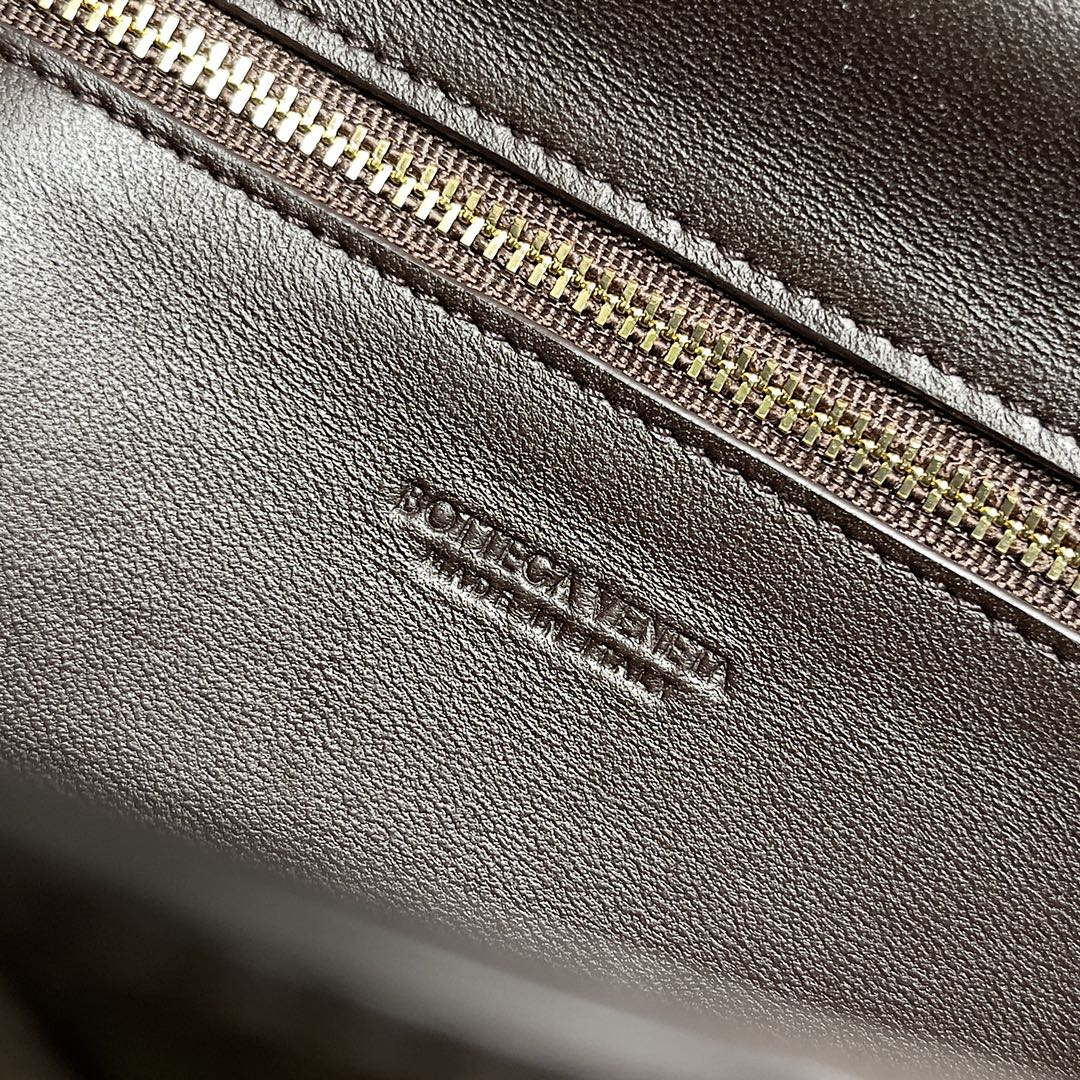 Bottega Veneta BV 741511 Long Clutch Andiamo With Handle Emerald Dark Brown