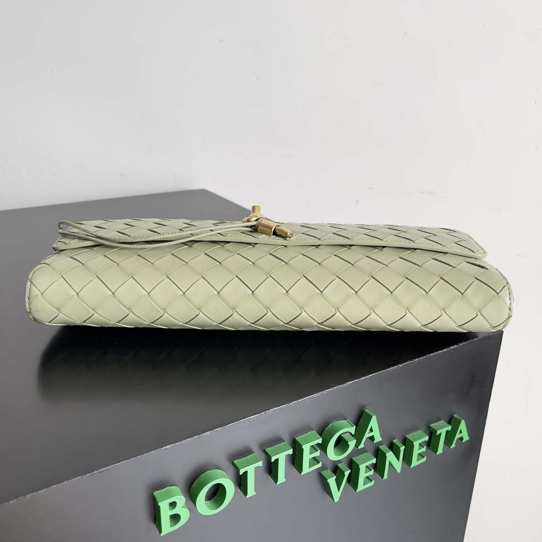 Bottega Veneta BV 741511 Long Clutch Andiamo With Handle Emerald Green