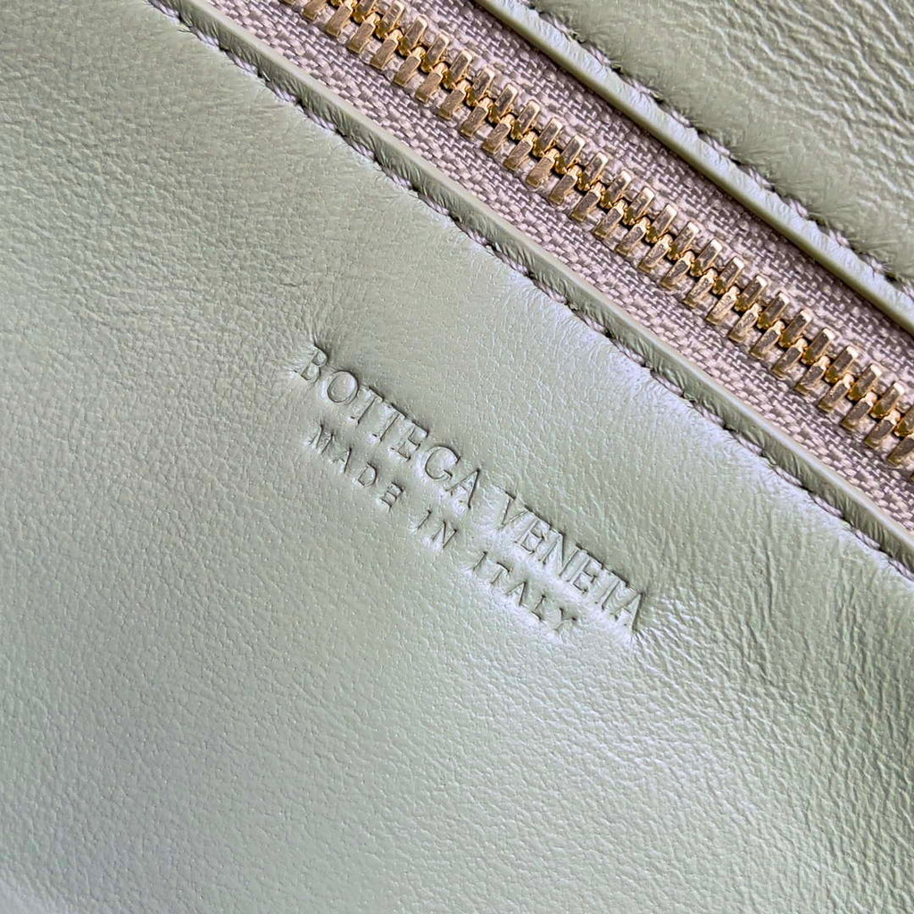 Bottega Veneta BV 741511 Long Clutch Andiamo With Handle Emerald Green