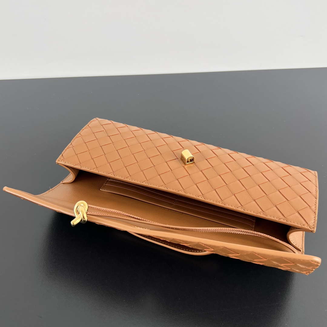 Bottega Veneta BV 741511 Long Clutch Andiamo With Handle Emerald Sand