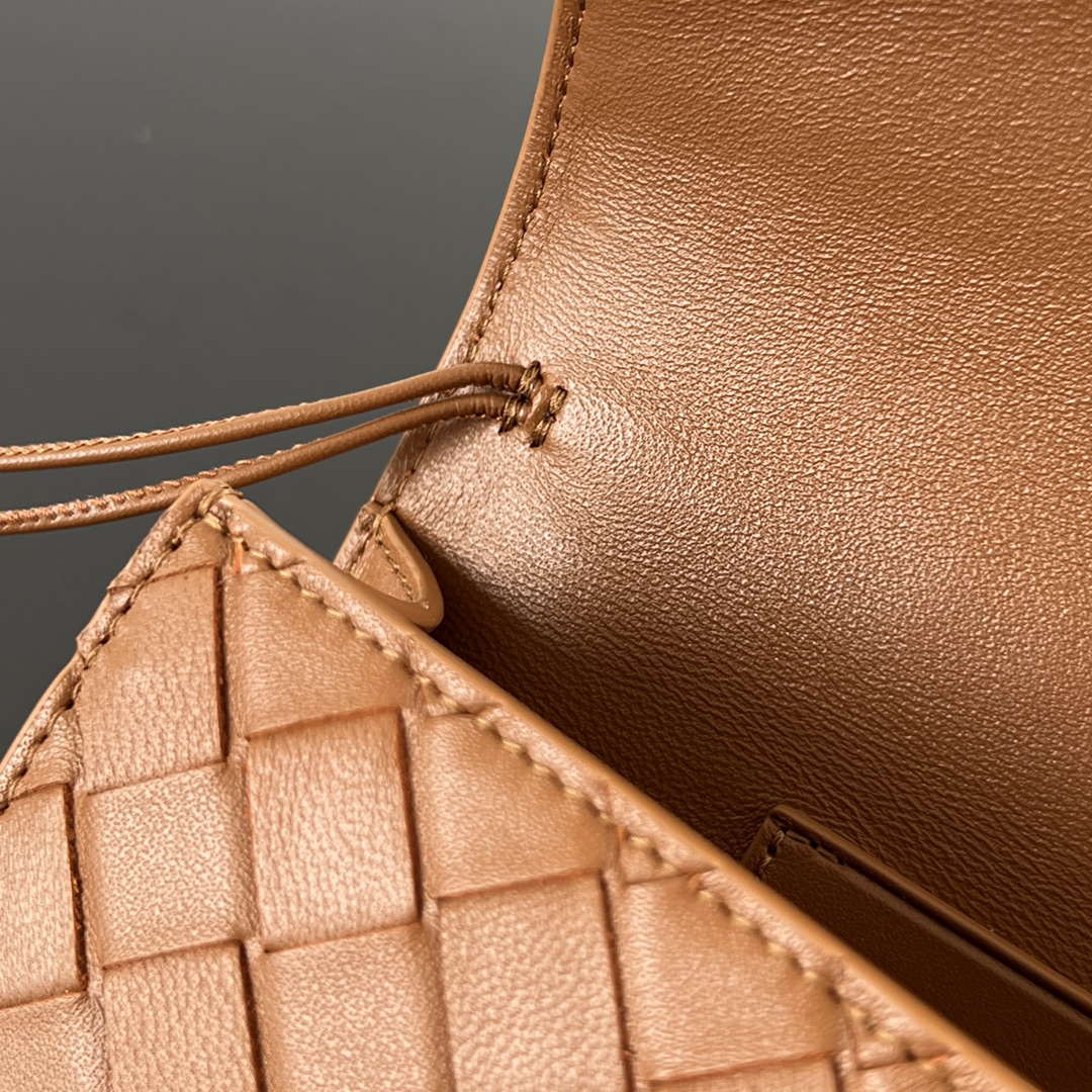 Bottega Veneta BV 741511 Long Clutch Andiamo With Handle Emerald Sand