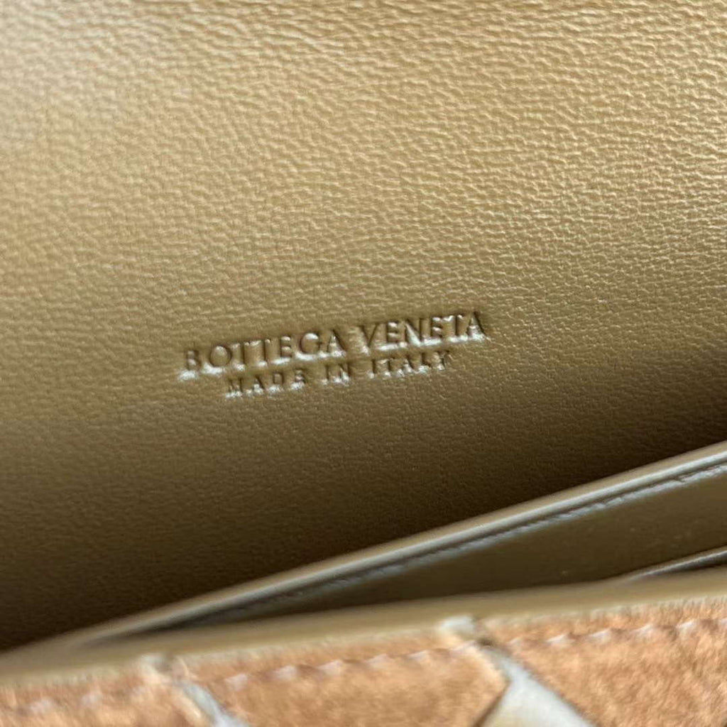 Bottega Veneta BV 741511 Long Clutch Andiamo With Handle Emerald Sand Suede