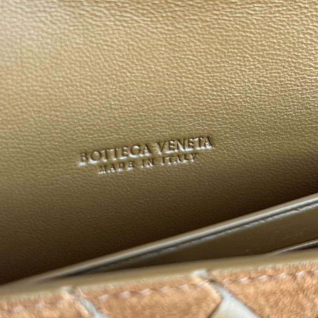 Bottega Veneta BV 741511 Long Clutch Andiamo With Handle Emerald Sand Suede