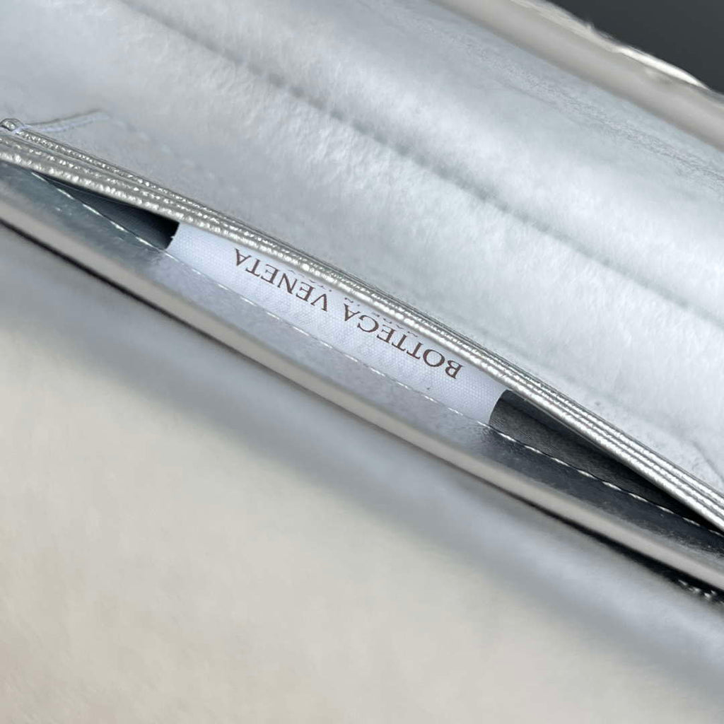 Bottega Veneta BV 741511 Long Clutch Andiamo With Handle Emerald Silver