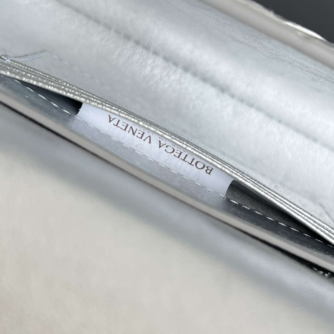 Bottega Veneta BV 741511 Long Clutch Andiamo With Handle Emerald Silver