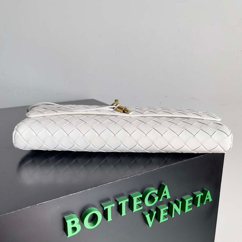 Bottega Veneta BV 741511 Long Clutch Andiamo With Handle Emerald White