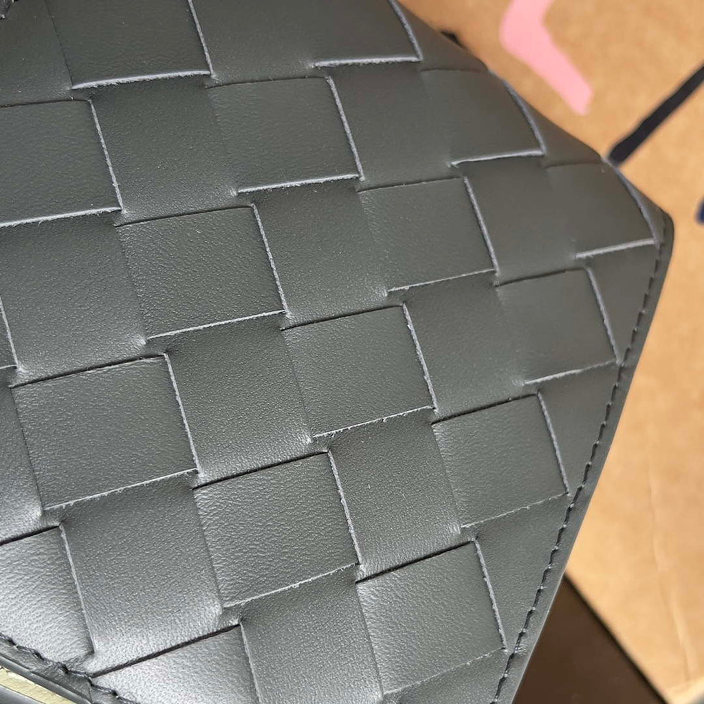 Bottega Veneta BV 743211 Intrecciato Bi-Fold Wallet BV70051