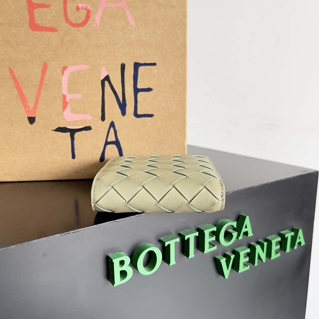 Bottega Veneta BV 743211 Intrecciato Bi-Fold Wallet BV70052