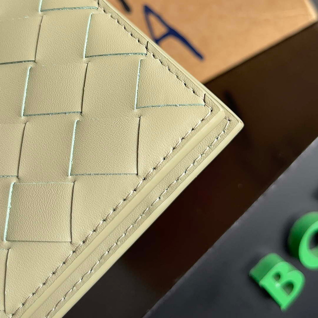 Bottega Veneta BV 743211 Intrecciato Bi-Fold Wallet BV70052