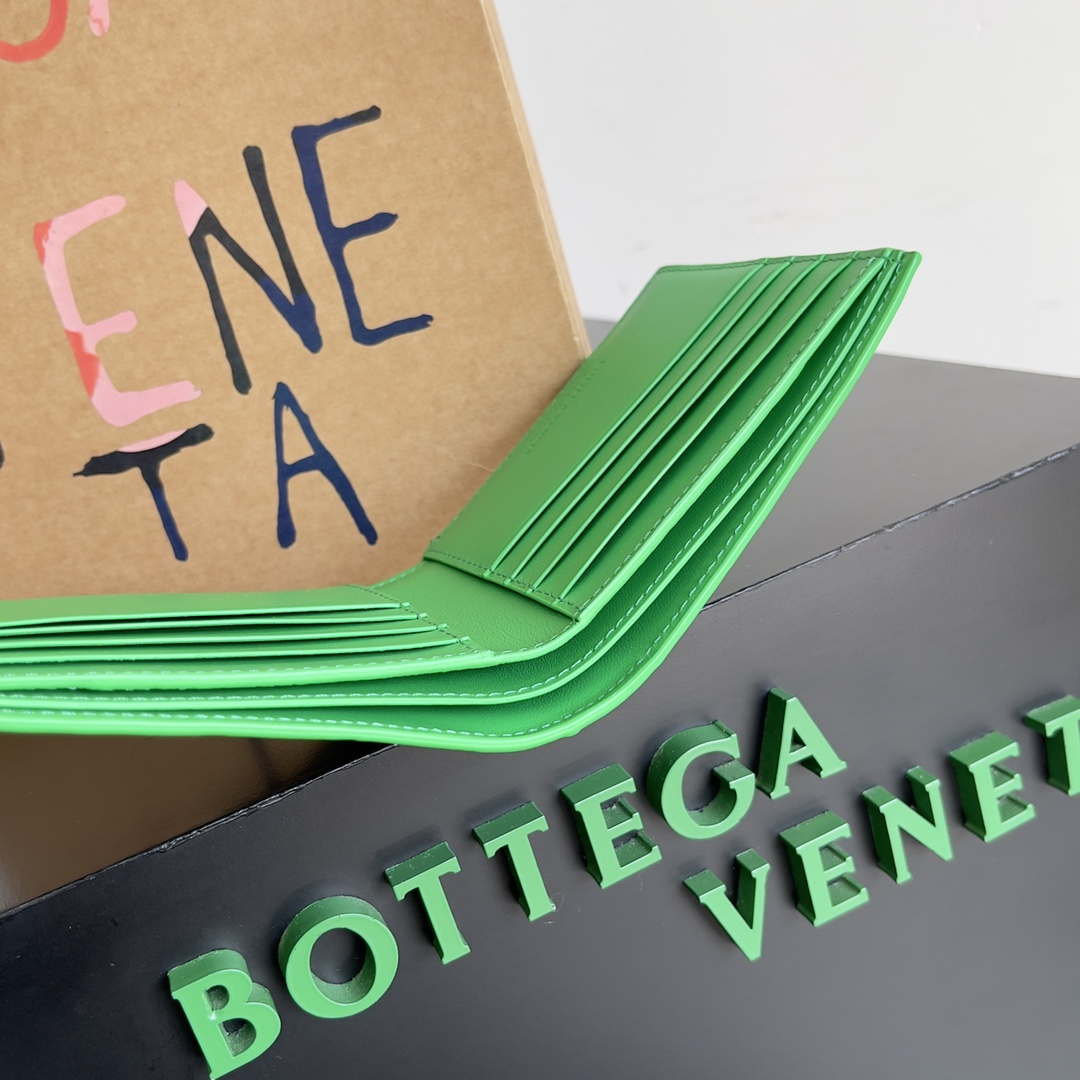 Bottega Veneta BV 743211 Intrecciato Bi-Fold Wallet BV70054
