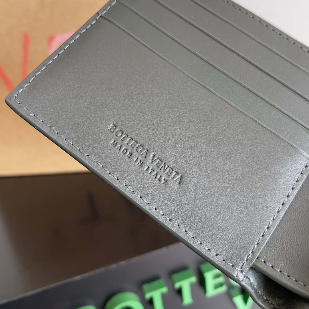 Bottega Veneta BV 743211 Intrecciato Bi-Fold Wallet BV70055