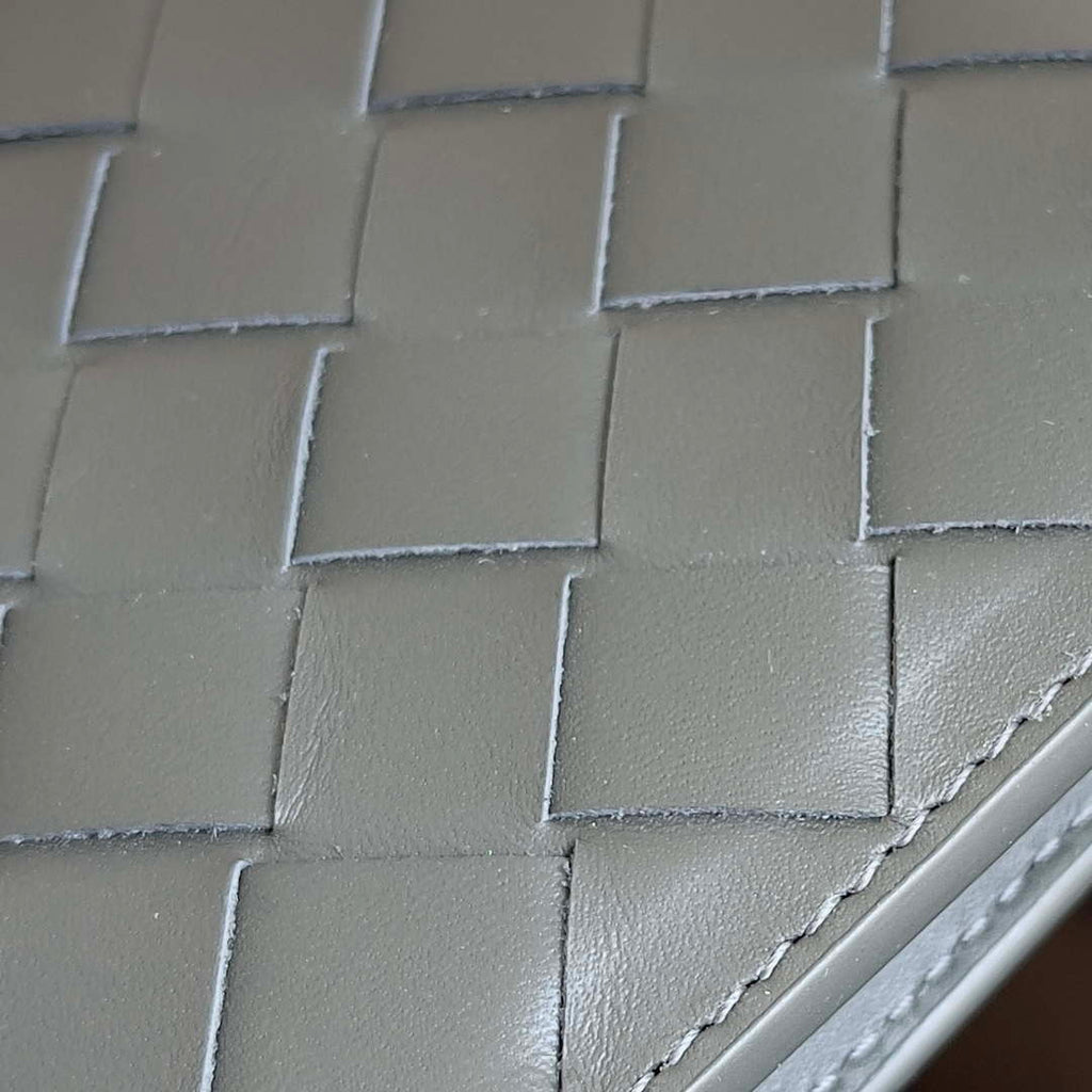 Bottega Veneta BV 743211 Intrecciato Bi-Fold Wallet BV70055