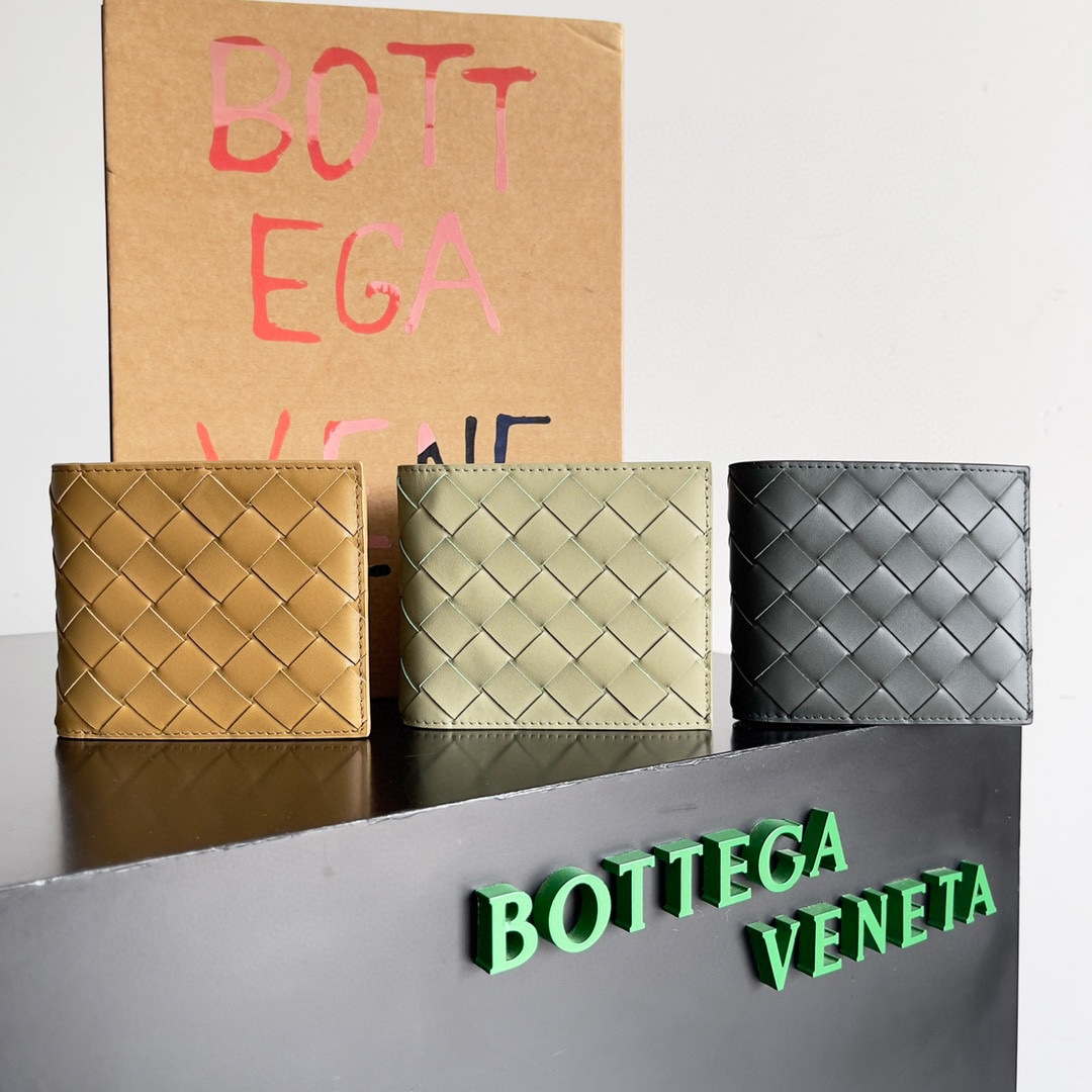 Bottega Veneta BV 743211 Intrecciato Bi-Fold Wallet BV70055