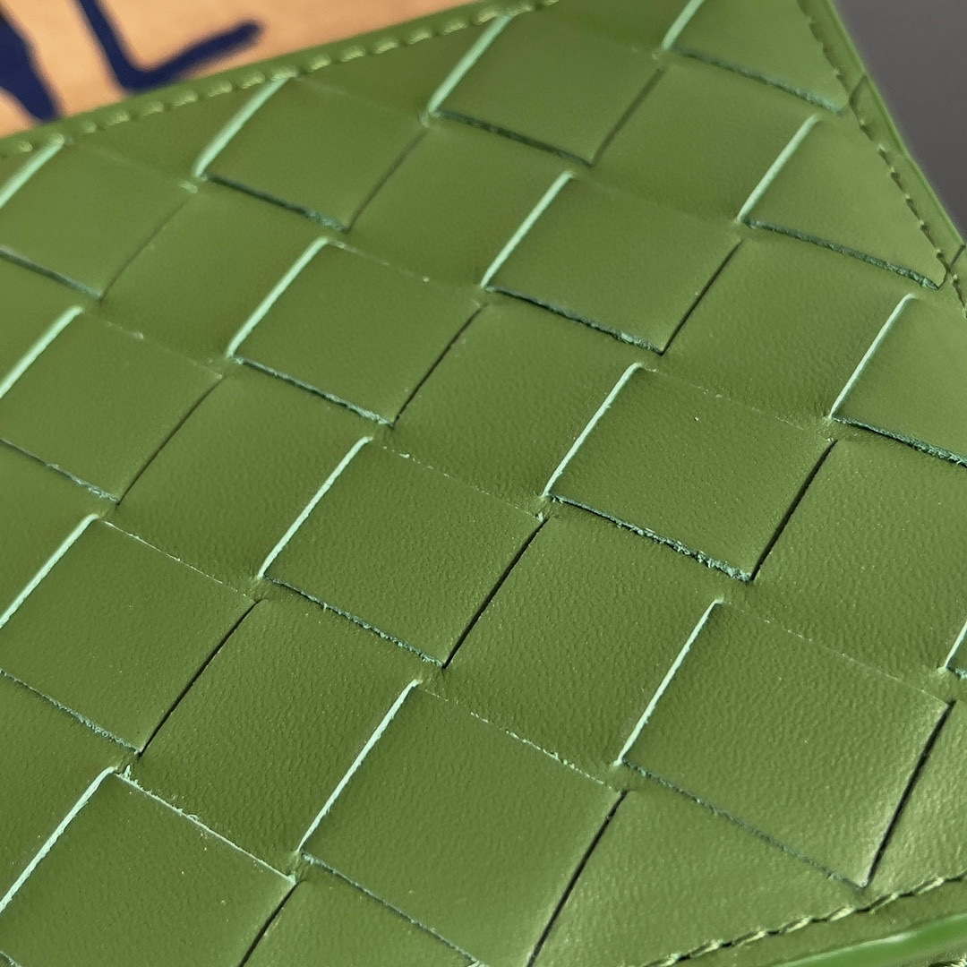 Bottega Veneta BV 743211 Intrecciato Bi-Fold Wallet BV70058