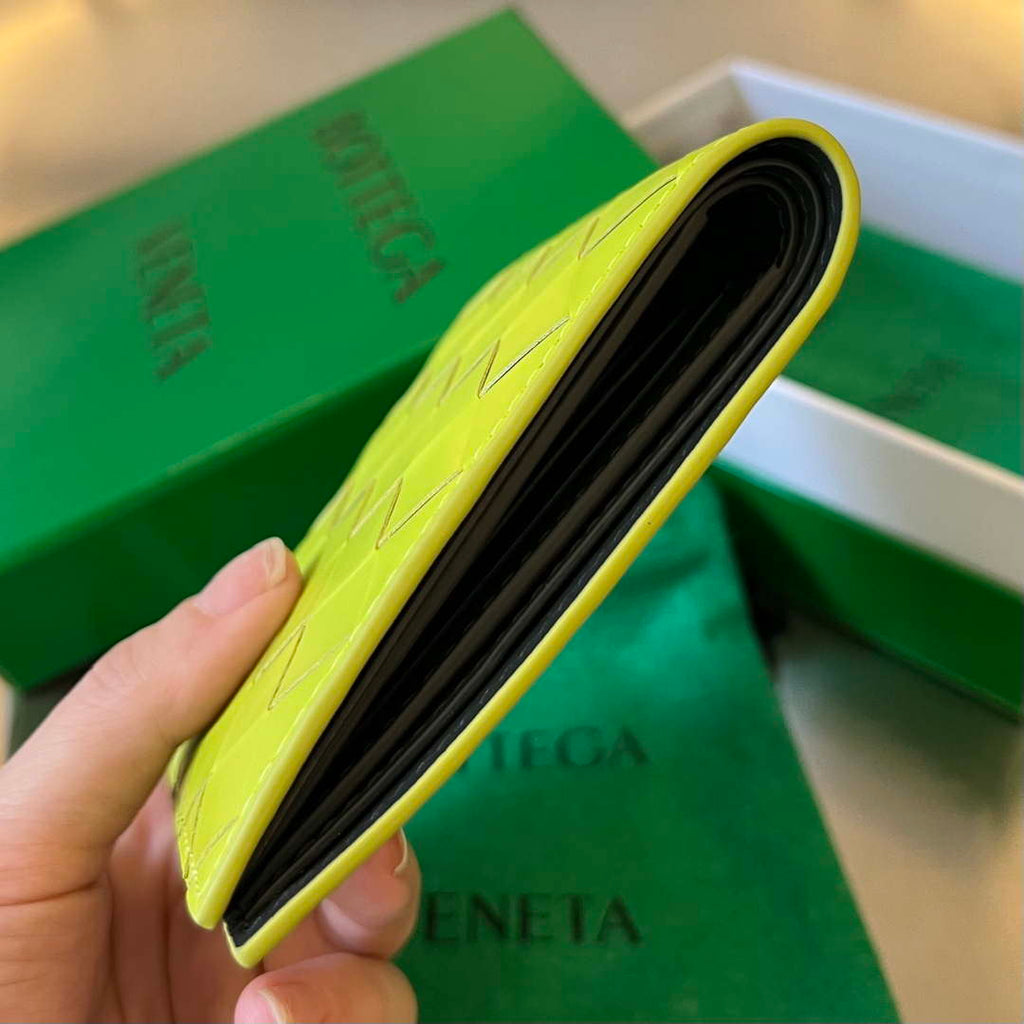 Bottega Veneta BV 743211 Intrecciato Bi-Fold Wallet BV70060
