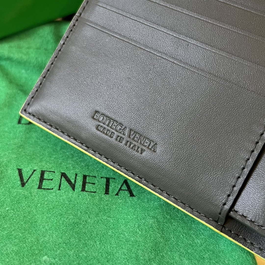 Bottega Veneta BV 743211 Intrecciato Bi-Fold Wallet BV70060
