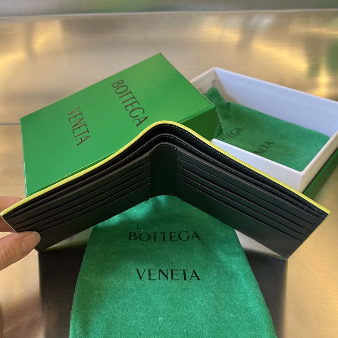 Bottega Veneta BV 743211 Intrecciato Bi-Fold Wallet BV70060