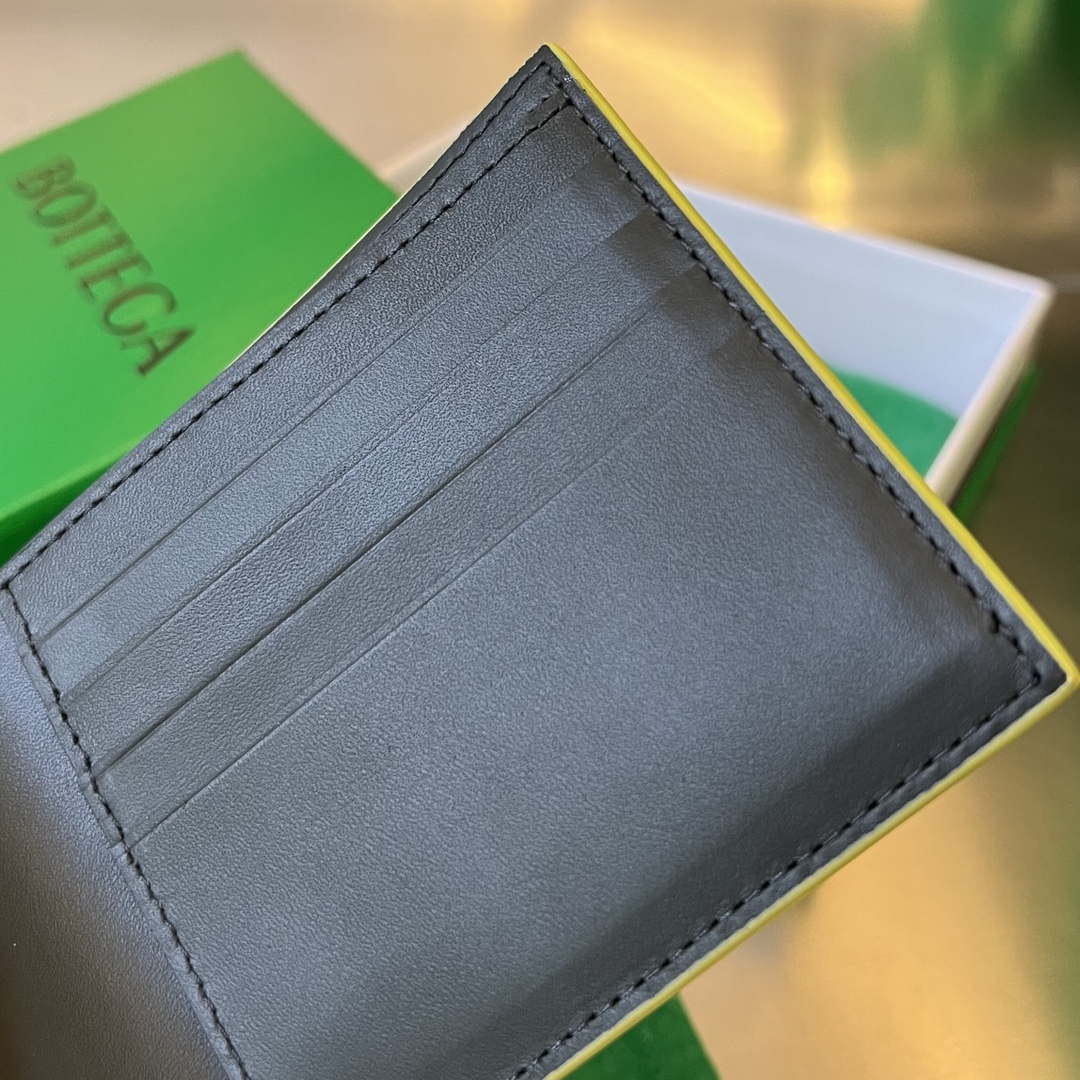 Bottega Veneta BV 743211 Intrecciato Bi-Fold Wallet BV70060