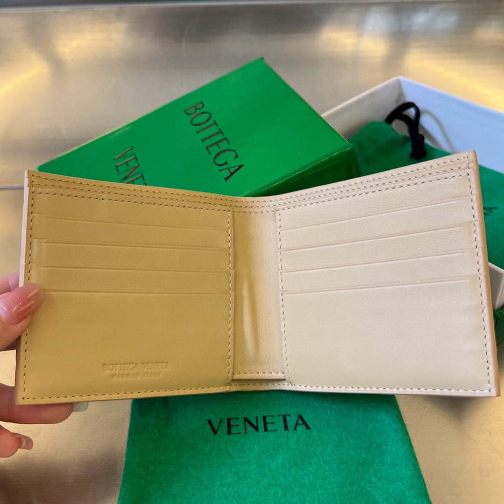 Bottega Veneta BV 743211 Intrecciato Bi-Fold Wallet BV70061
