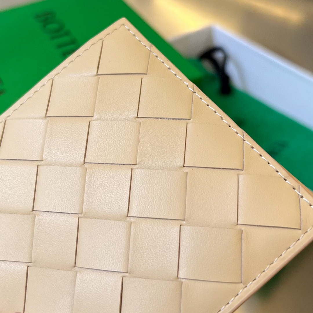 Bottega Veneta BV 743211 Intrecciato Bi-Fold Wallet BV70061