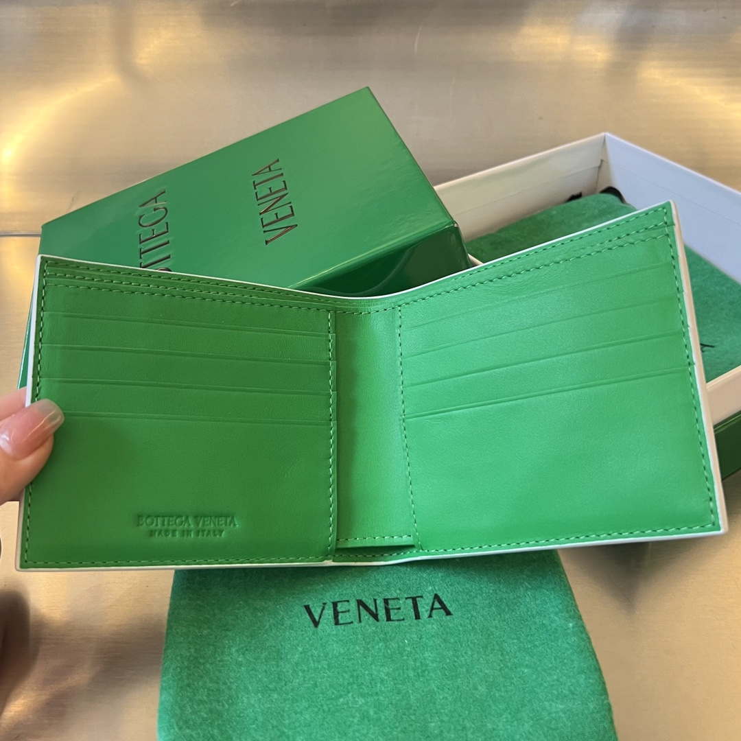 Bottega Veneta BV 743211 Intrecciato Bi-Fold Wallet BV70062