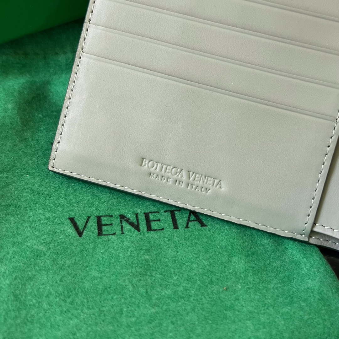 Bottega Veneta BV 743211 Intrecciato Bi-Fold Wallet BV70063