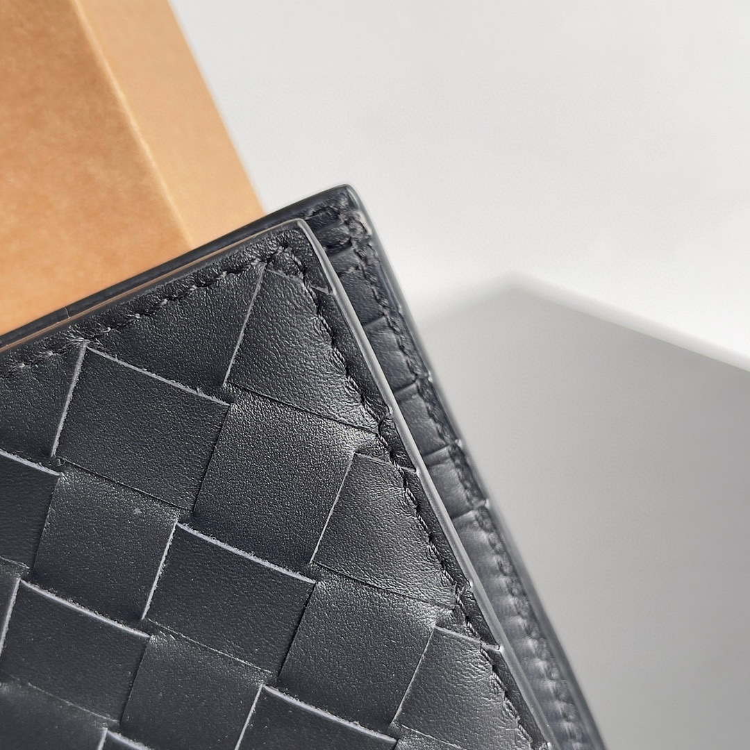 Bottega Veneta BV 743211 Intrecciato Bi-Fold Wallet BV70065