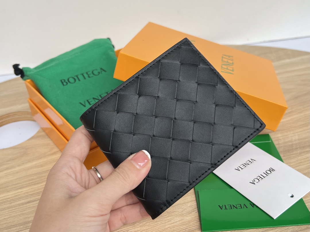 Bottega Veneta BV 743211 Intrecciato Bi-Fold Wallet BV70066
