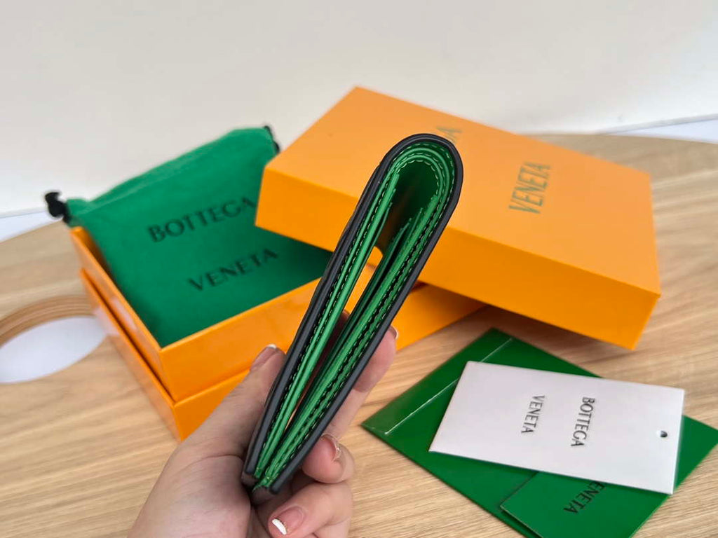 Bottega Veneta BV 743211 Intrecciato Bi-Fold Wallet BV70067