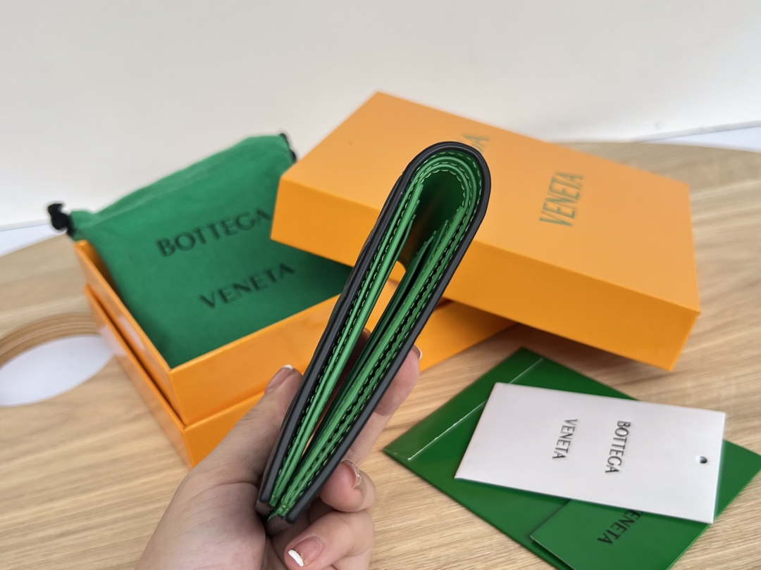 Bottega Veneta BV 743211 Intrecciato Bi-Fold Wallet BV70067 - Default Title - View 2