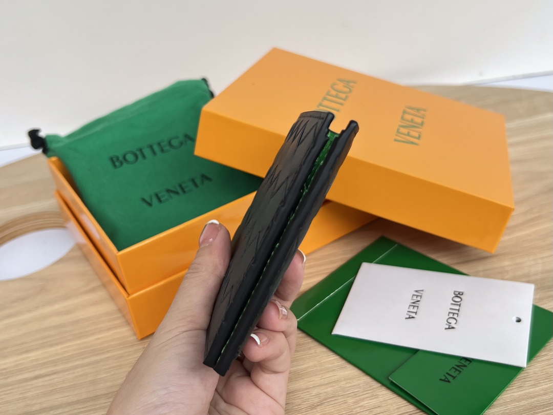 Bottega Veneta BV 743211 Intrecciato Bi-Fold Wallet BV70067