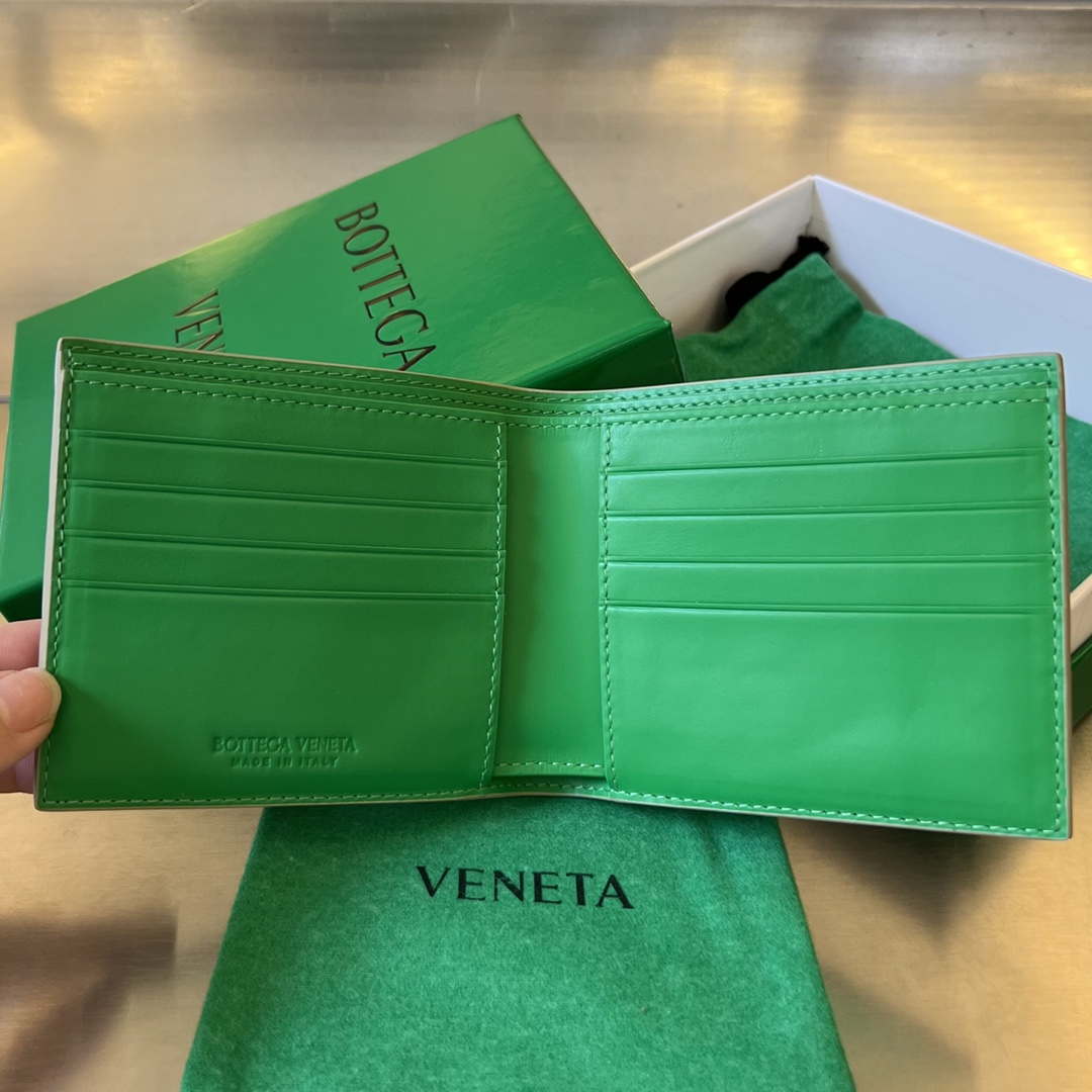 Bottega Veneta BV 743211 Intrecciato Bi-Fold Wallet BV70069