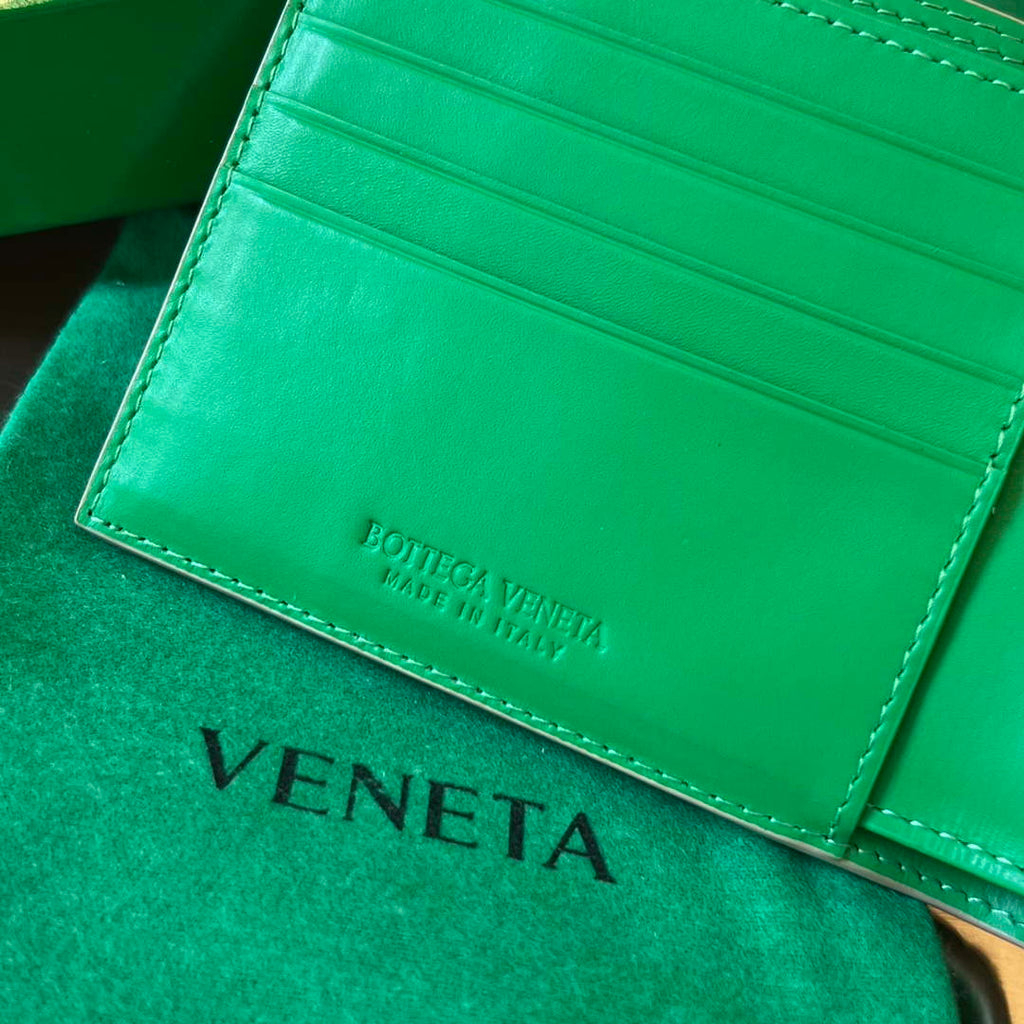 Bottega Veneta BV 743211 Intrecciato Bi-Fold Wallet BV70069