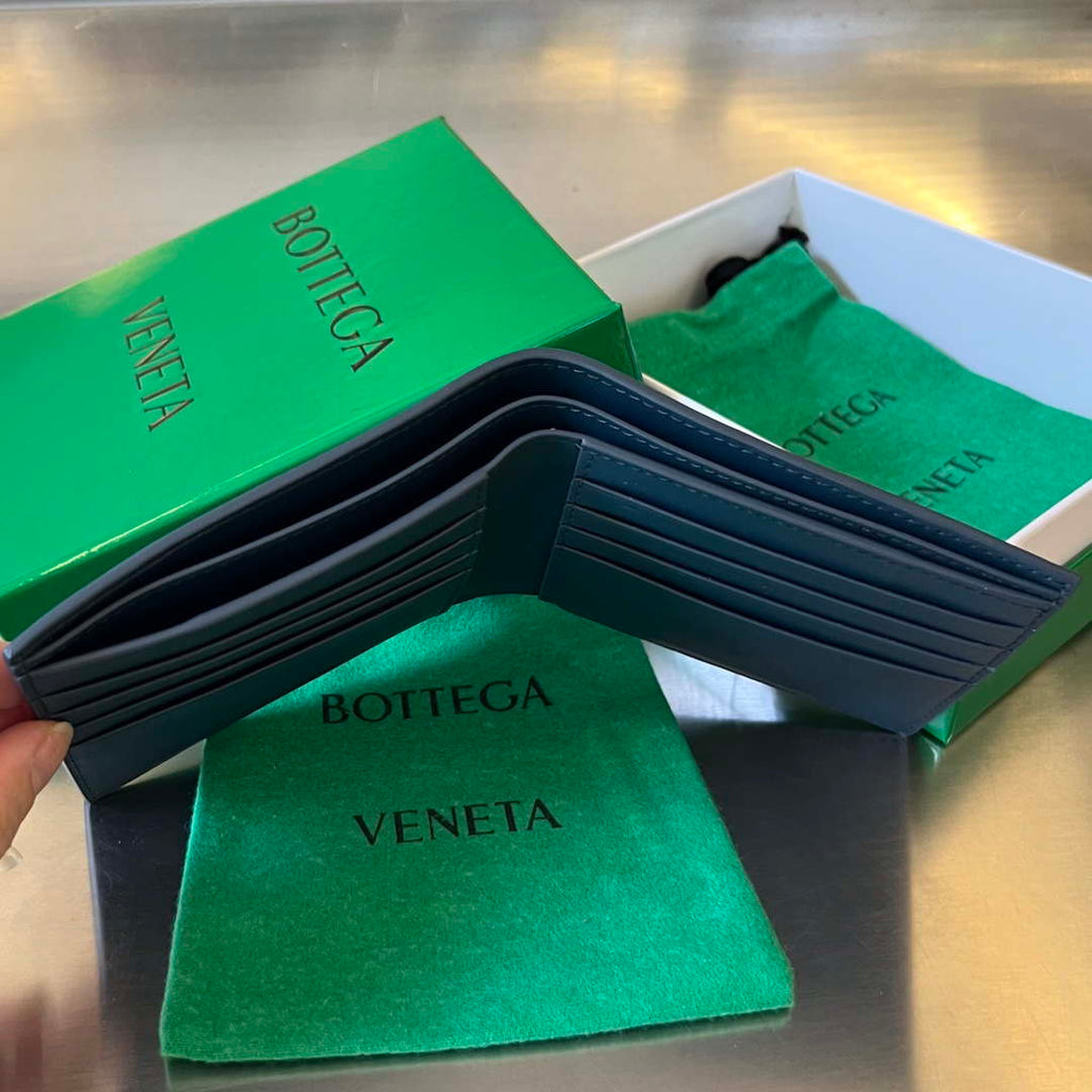 Bottega Veneta BV 743211 Intrecciato Bi-Fold Wallet BV70070