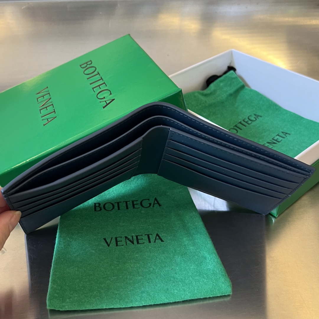 Bottega Veneta BV 743211 Intrecciato Bi-Fold Wallet BV70070