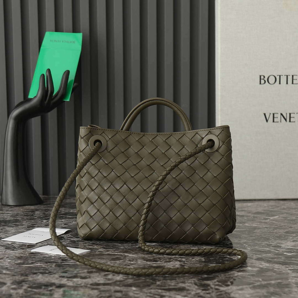 Bottega Veneta BV 743568 Small Andiamo BV9005