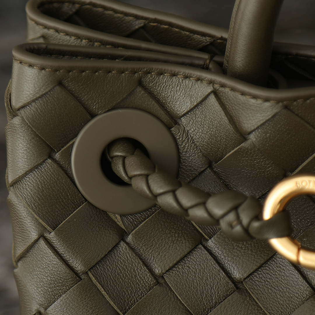 Bottega Veneta BV 743568 Small Andiamo BV9005