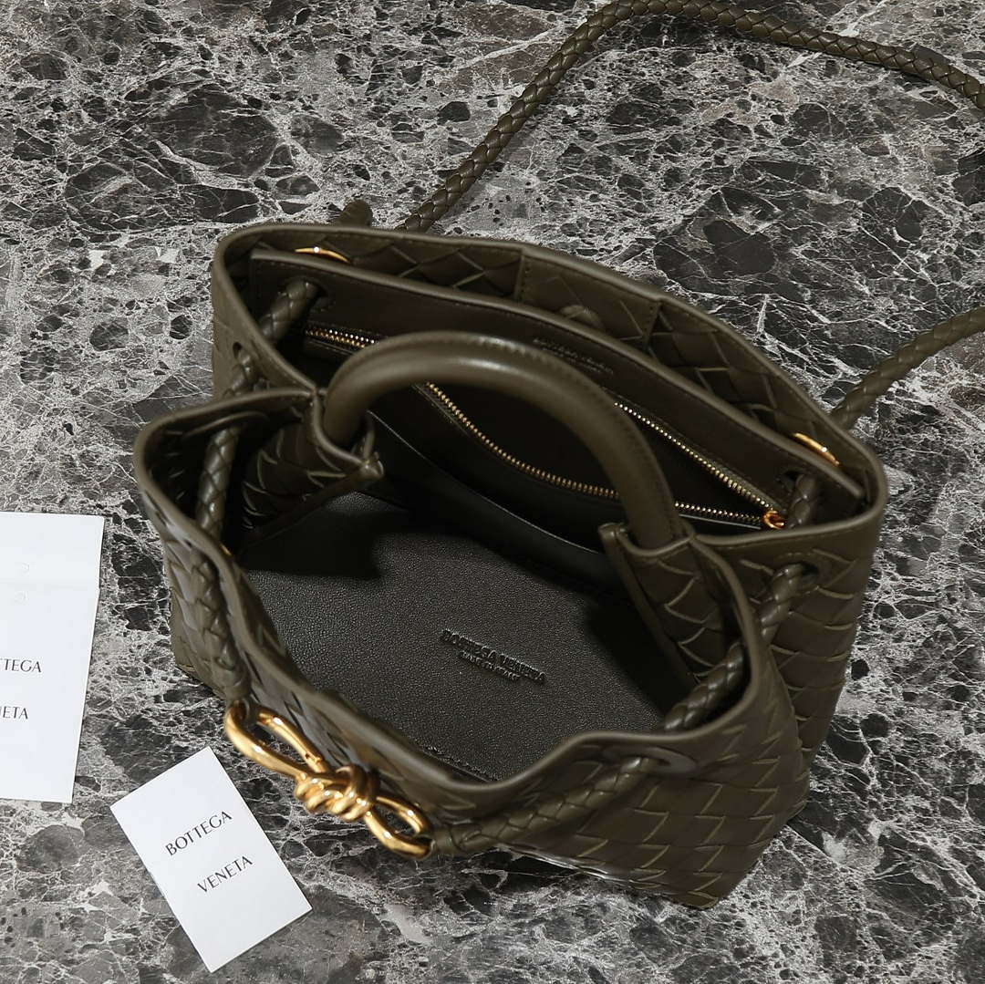Bottega Veneta BV 743568 Small Andiamo BV9005
