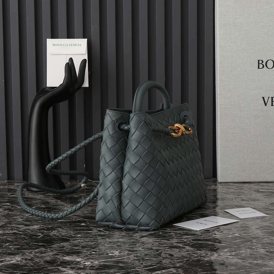 Bottega Veneta BV 743568 Small Andiamo BV9007