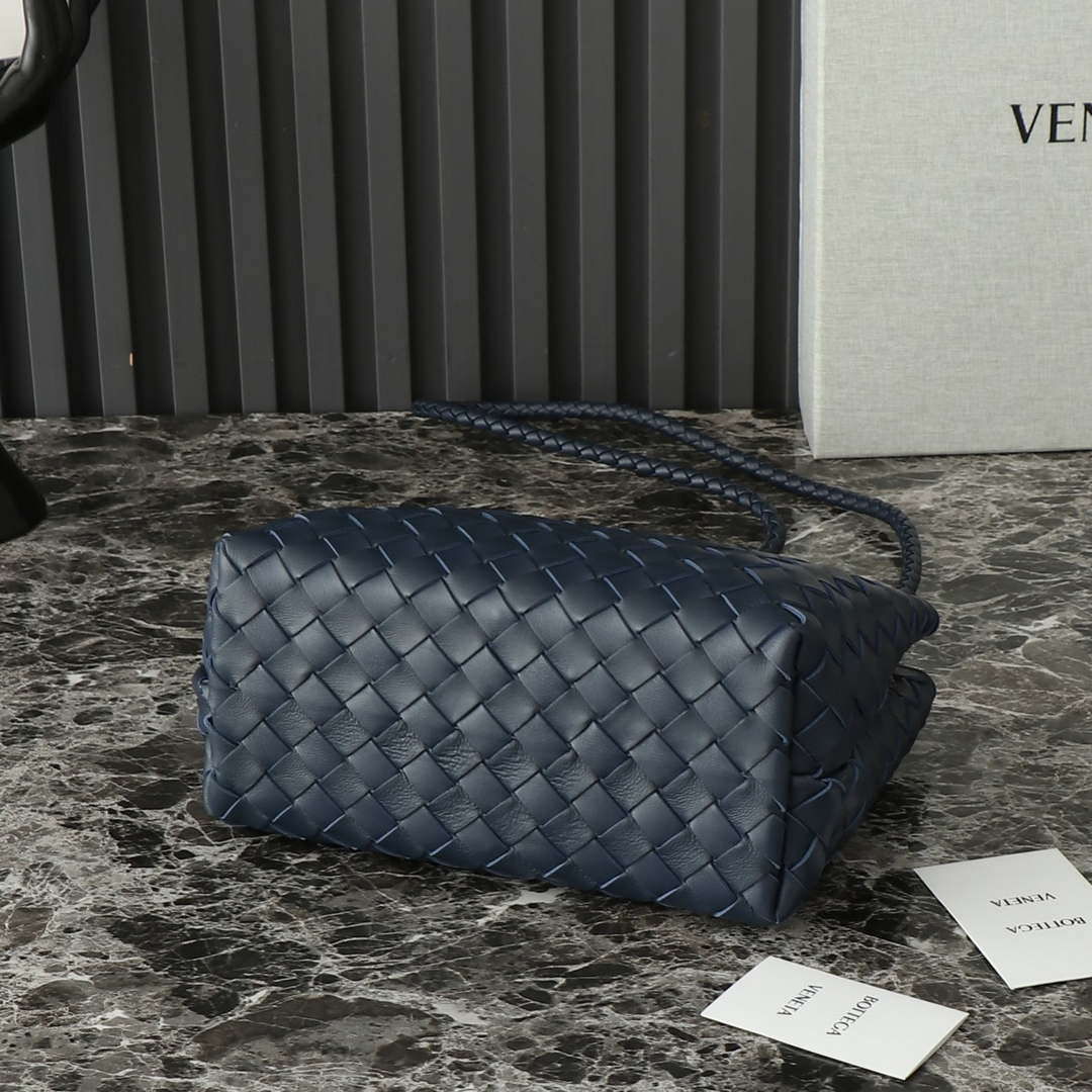 Bottega Veneta BV 743568 Small Andiamo BV9008