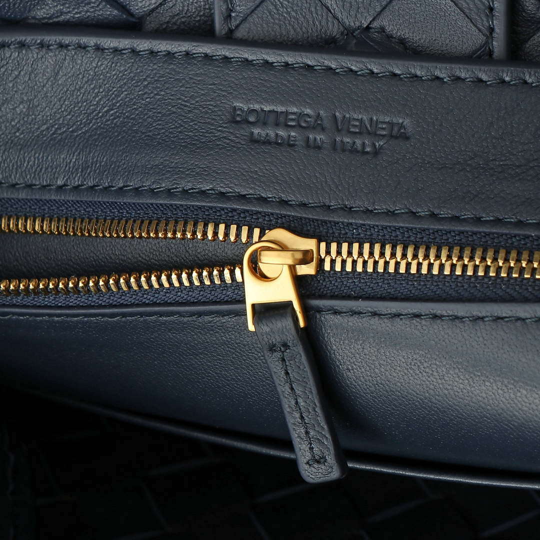 Bottega Veneta BV 743568 Small Andiamo BV9008