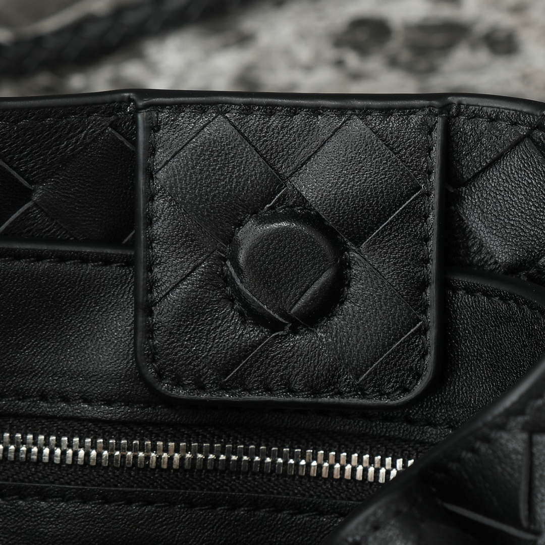 Bottega Veneta BV 766014 Small Andiamo BV9009