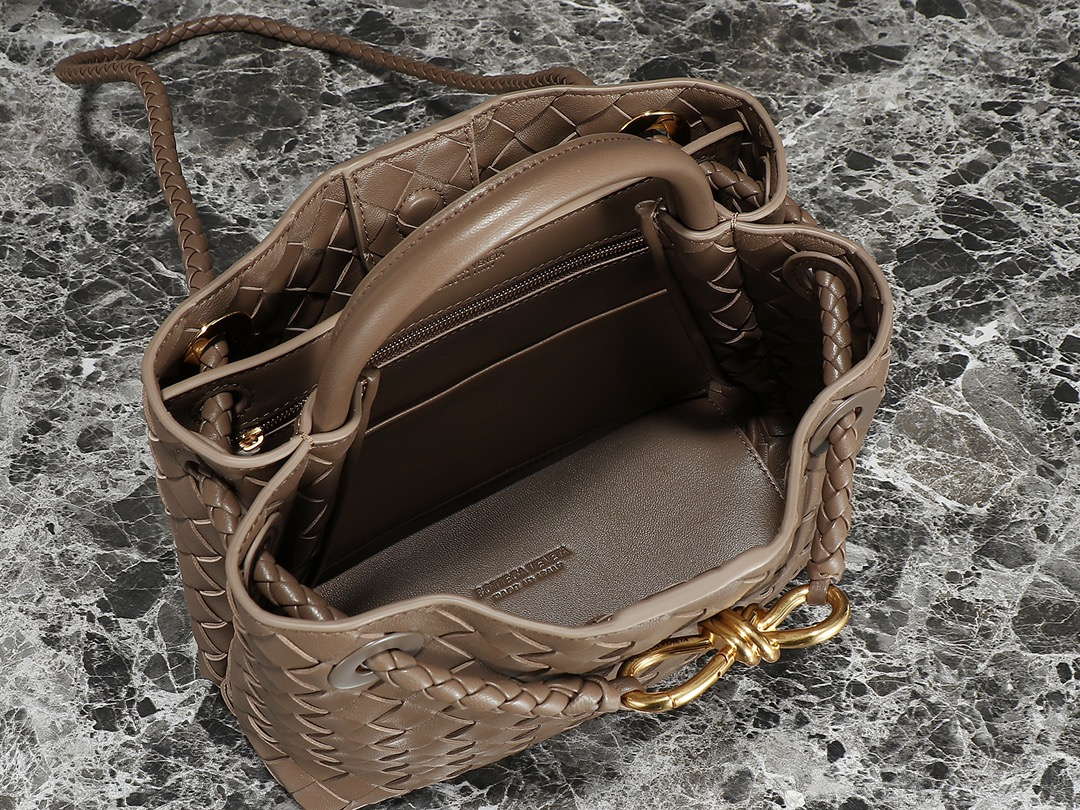 Bottega Veneta BV 766014 Small Andiamo BV9010