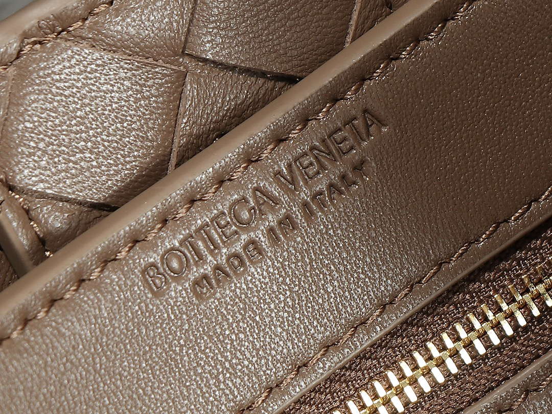 Bottega Veneta BV 766014 Small Andiamo BV9010