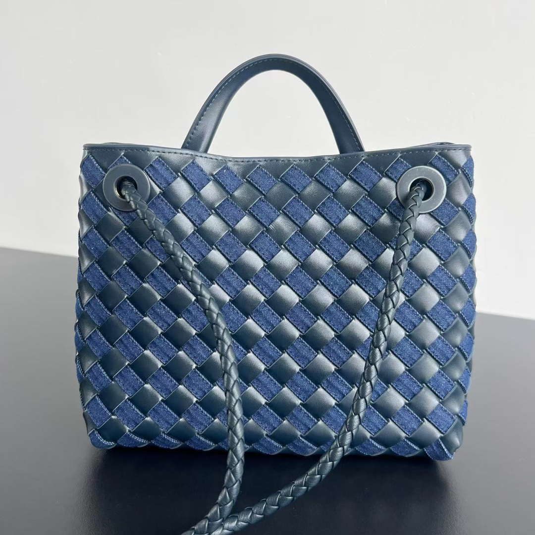 Bottega Veneta BV 743568 Small Andiamo BV9105