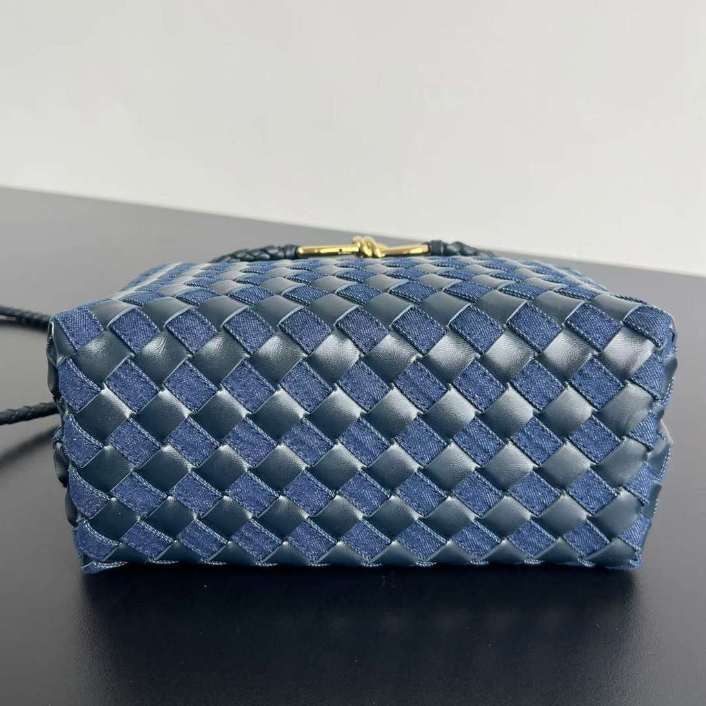Bottega Veneta BV 743568 Small Andiamo BV9105