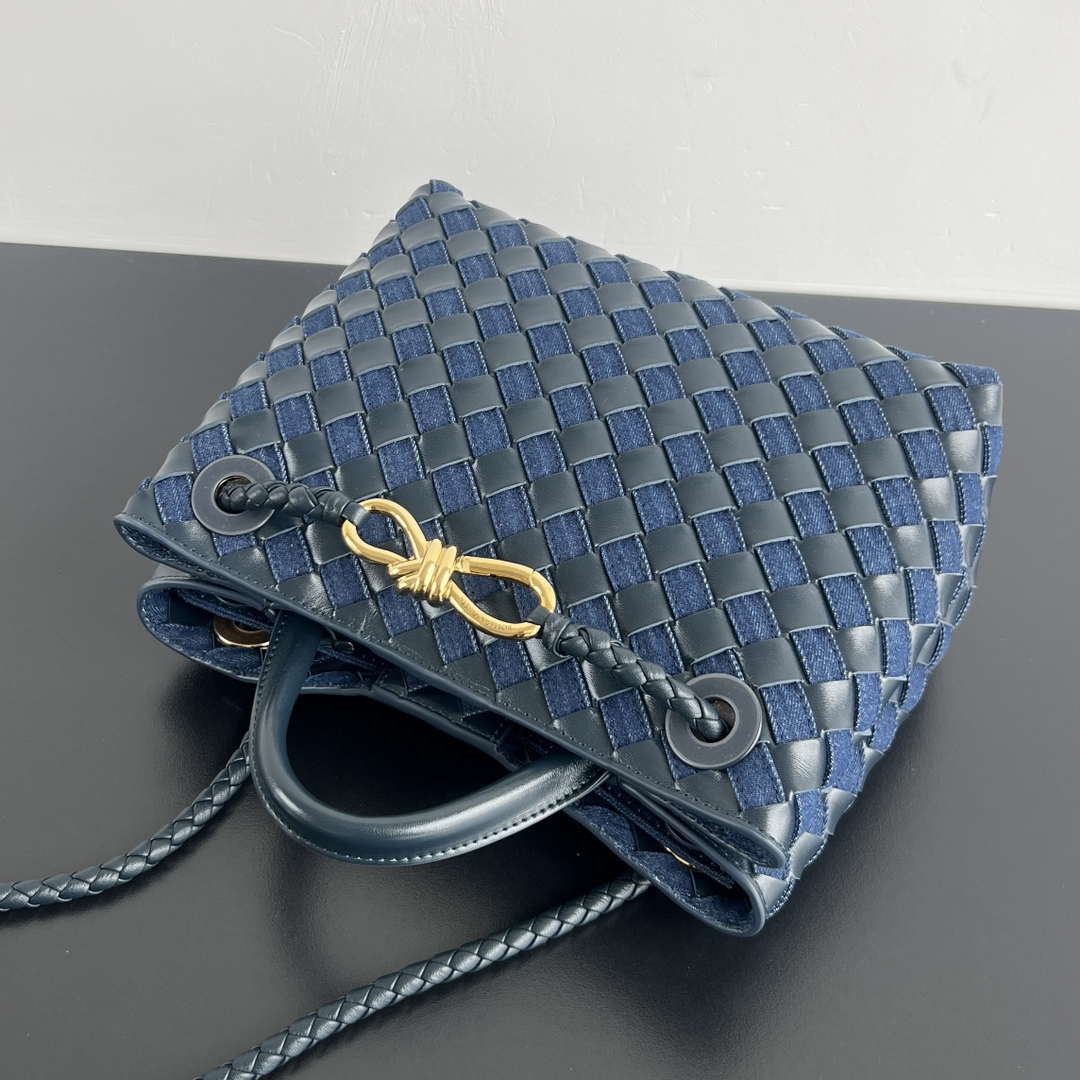 Bottega Veneta BV 743568 Small Andiamo BV9105