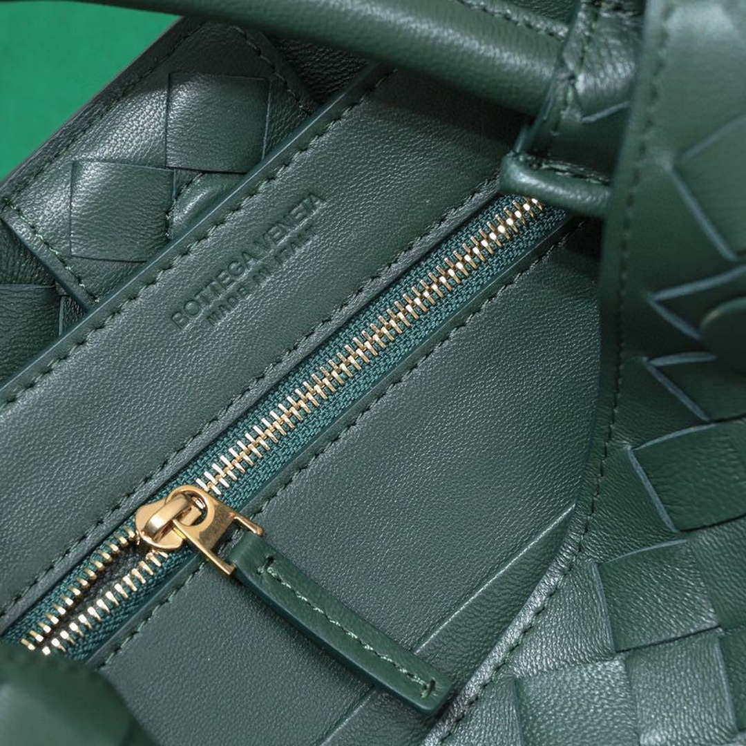 Bottega Veneta BV 743568 Small Andiamo Dark Green