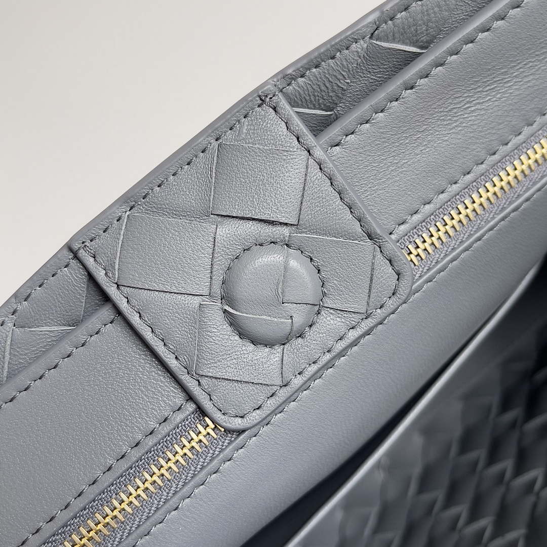 Bottega Veneta BV 743568 Small Andiamo Gray