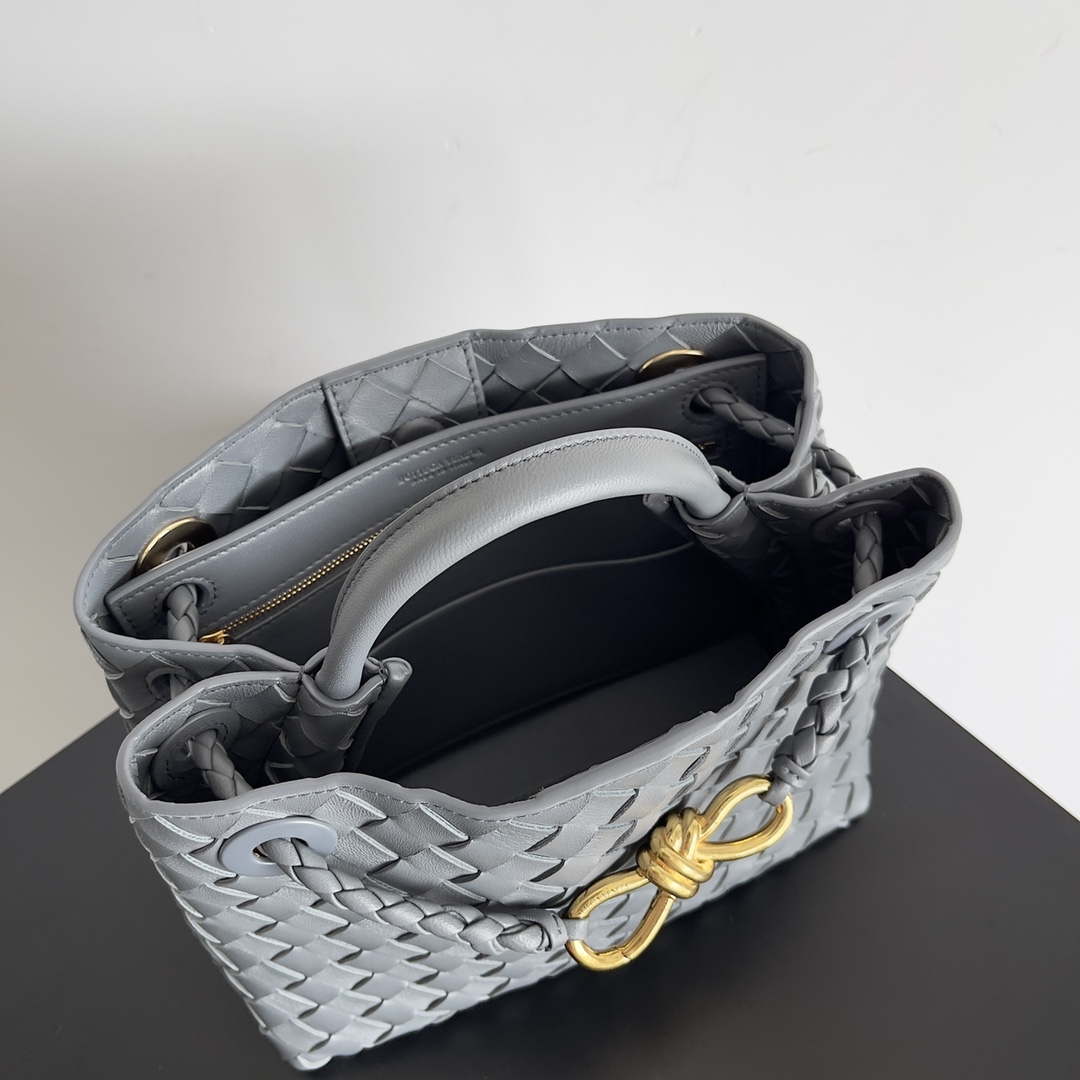 Bottega Veneta BV 743568 Small Andiamo Gray